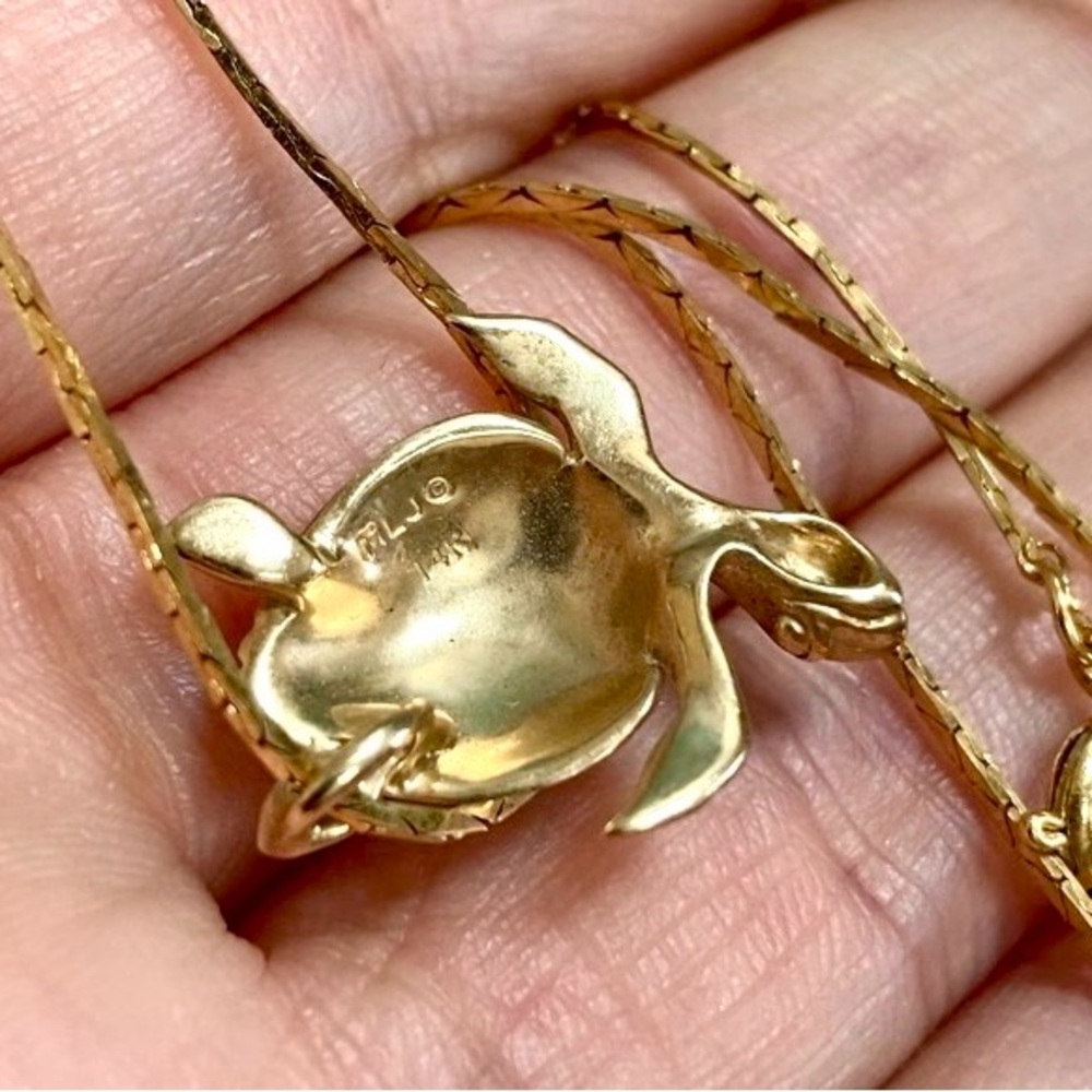 Like NEW 14k Solid Gold Honu Hawaiian Turtle Pendant Necklace - Picture 5 of 6
